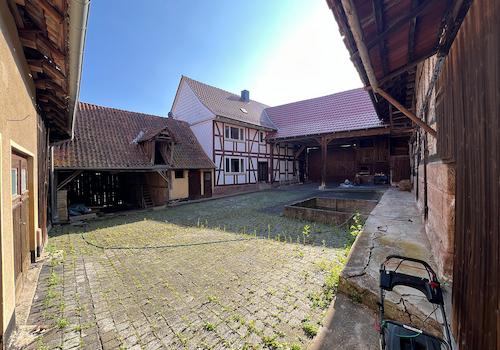 Blick über den Hof nach Süd-Westen