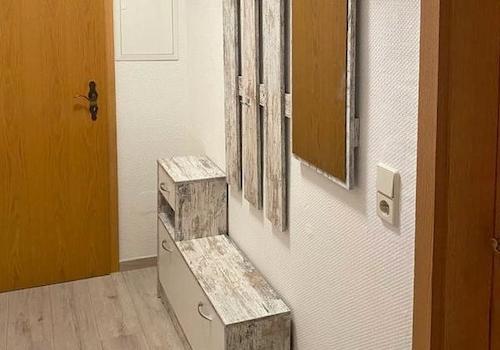 Wohnungsflur mit Garderobe