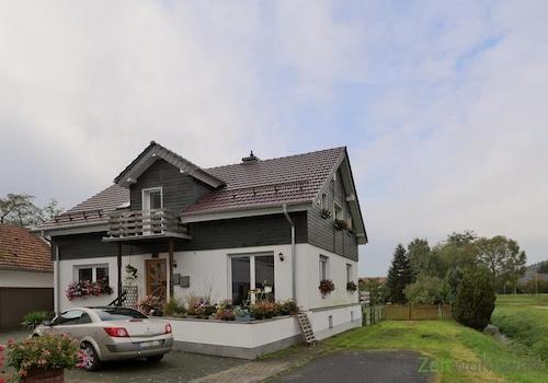 Außenansicht mit Balkon