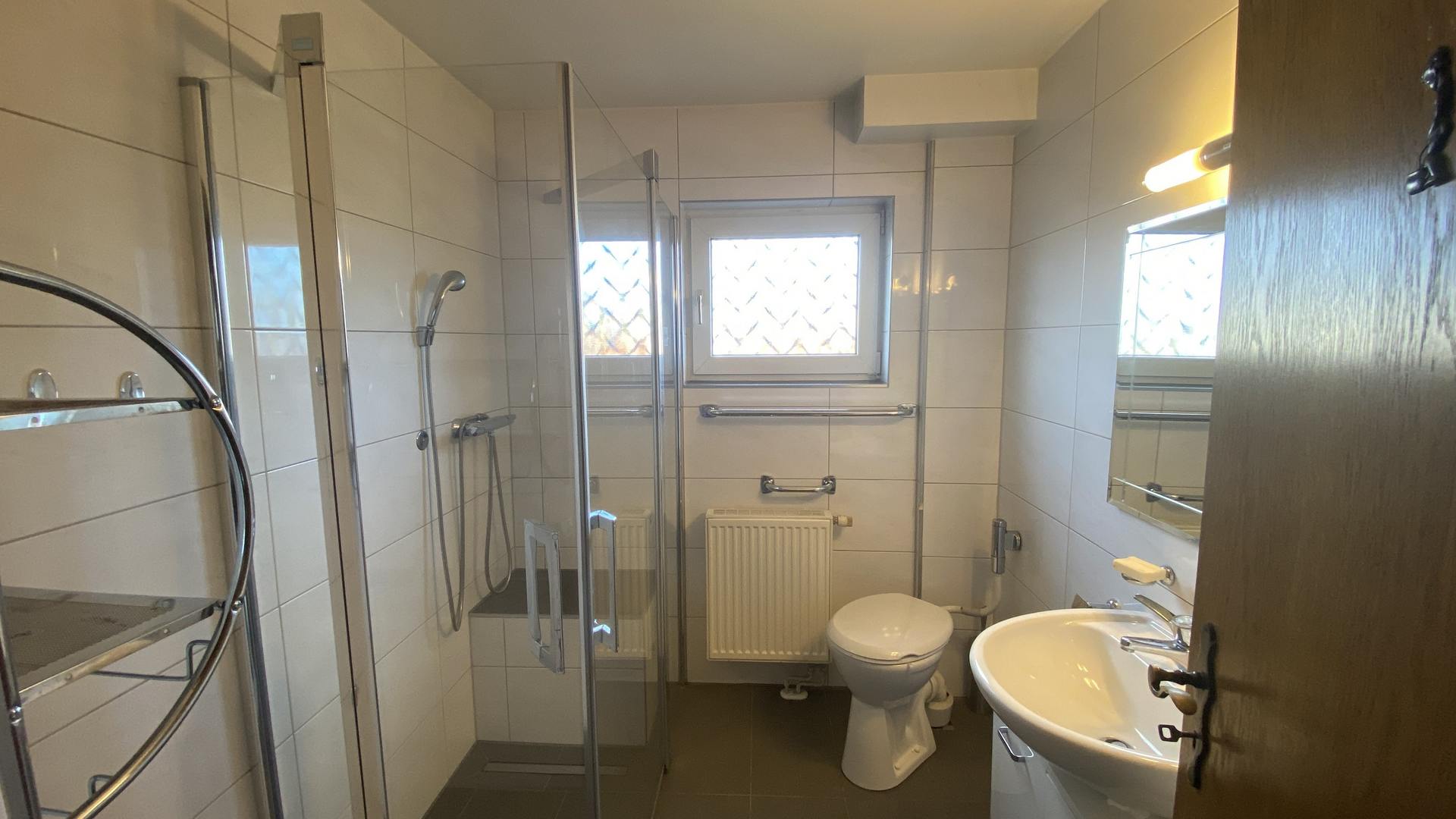 Badezimmer mit Dusche