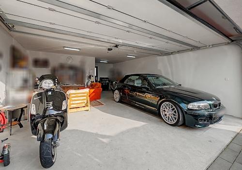 Doppelgarage mit Technikraum