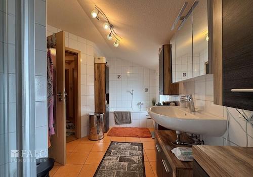 Badezimmer im OG - separate Wohneinheit