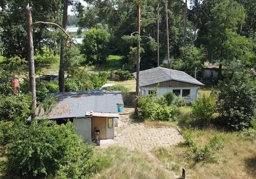 östl. Blick ins Grundstück