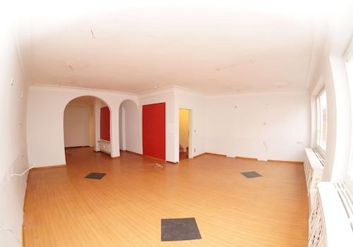 Blick in den Raum von links