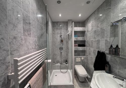 Marble Bath und Shower