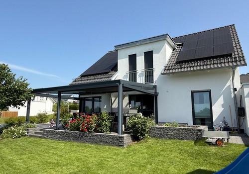 Südterrasse und Garten