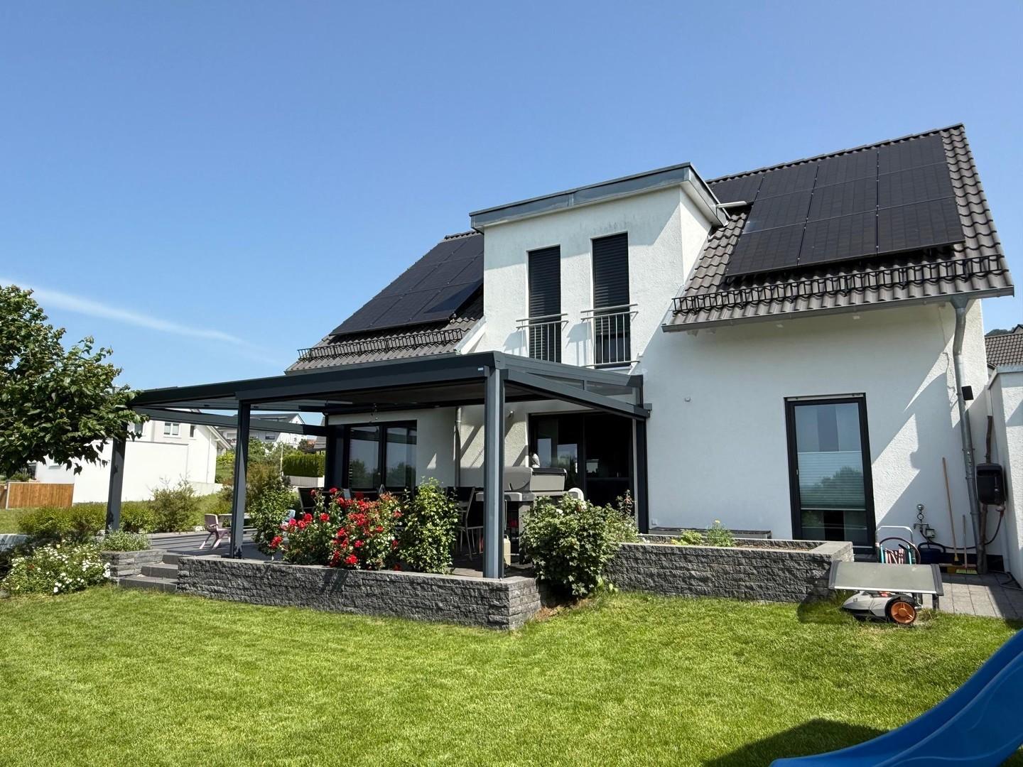 Südterrasse und Garten