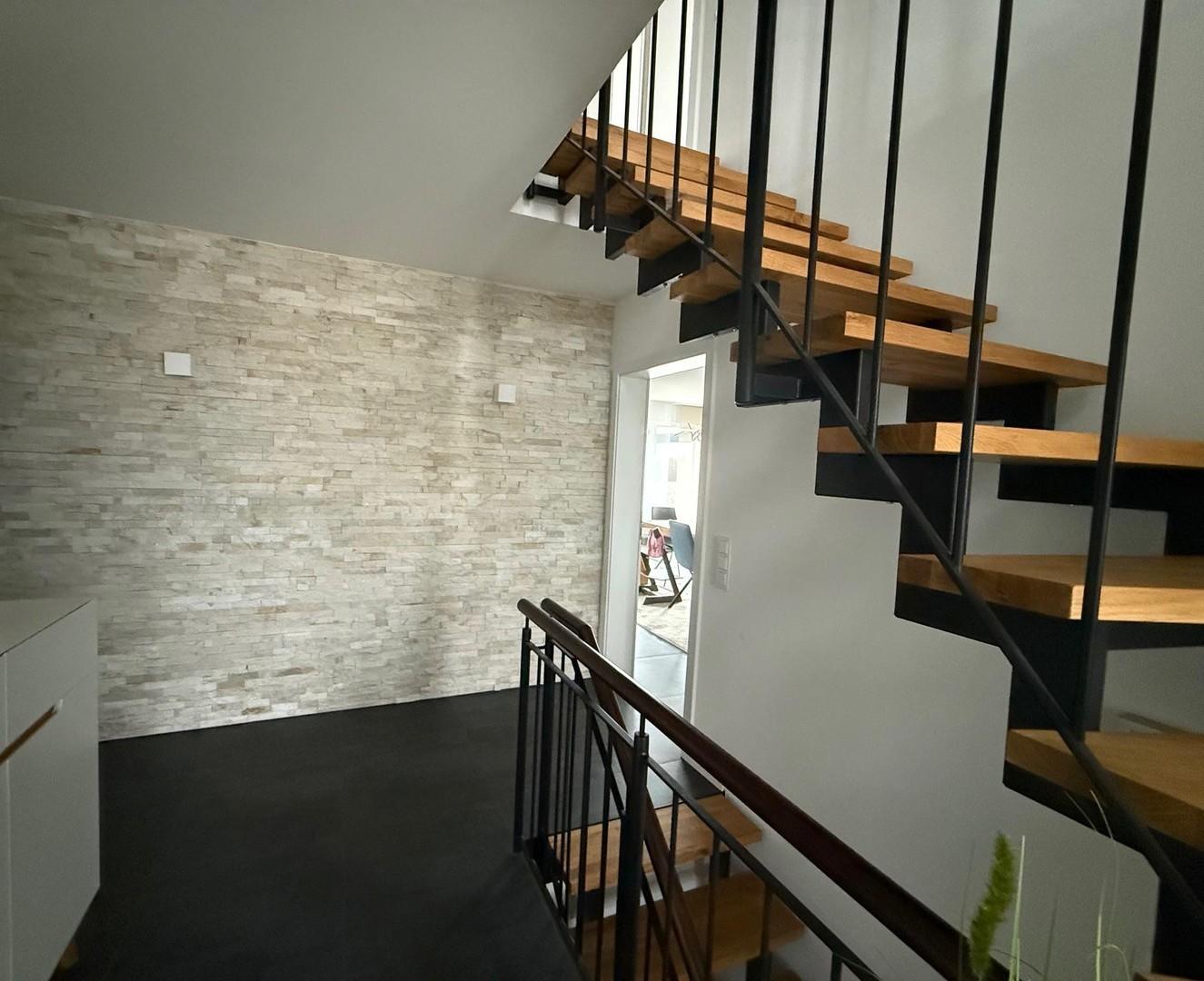 Eingangsbereich und Treppen