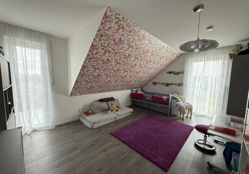 Kinderzimmer mit viel Licht