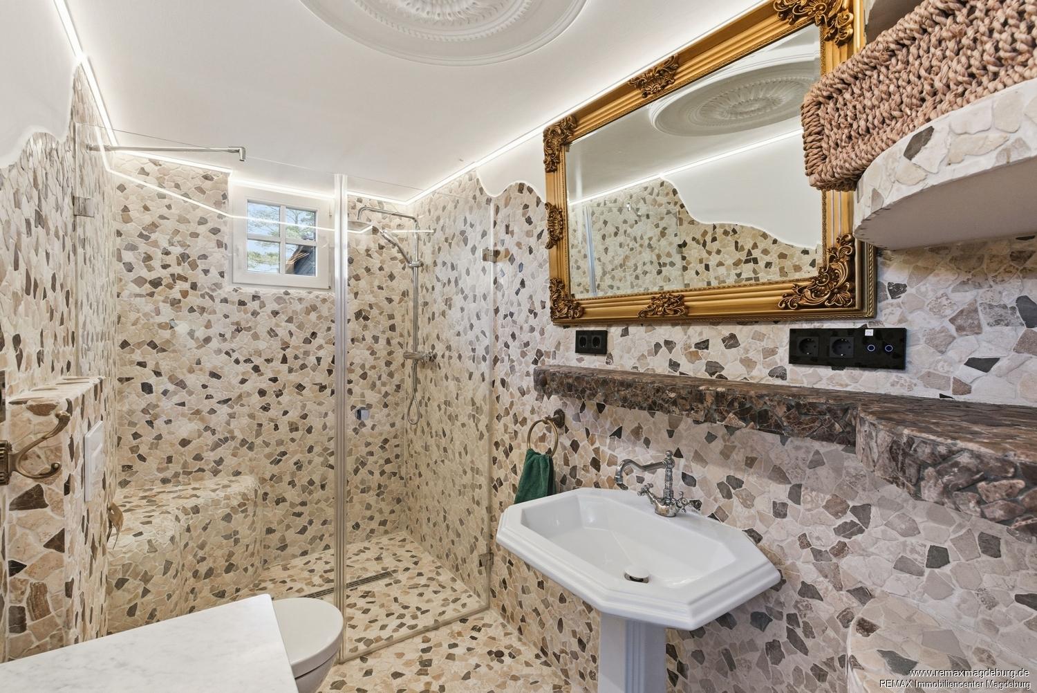 Tageslichtbad mit Dusche