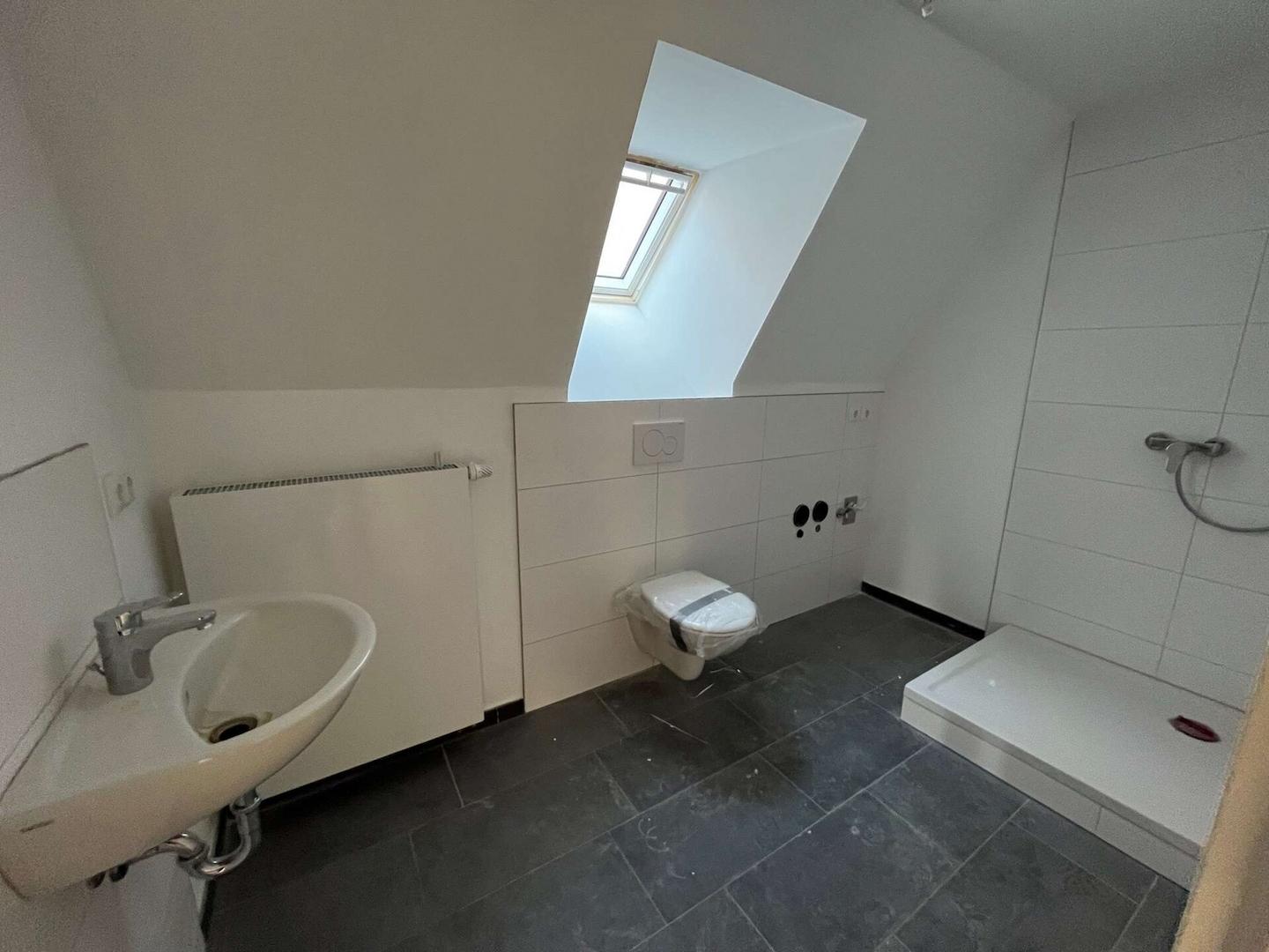 Badezimmer mit Dusche