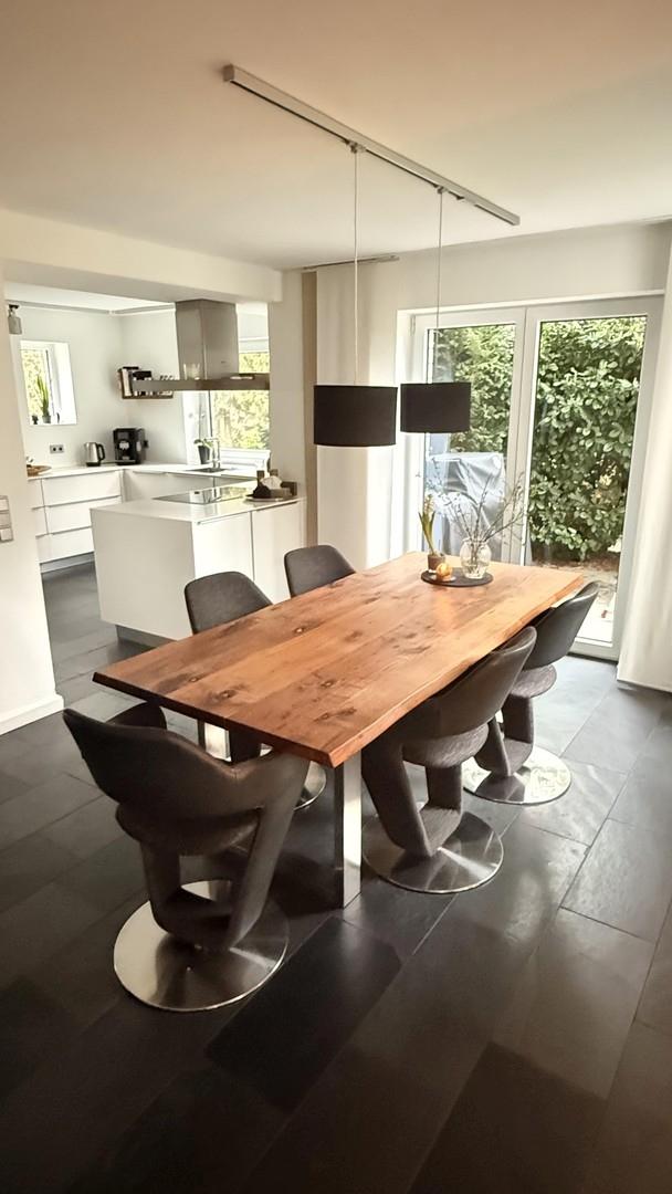 Essbereich mit Blick zur offen