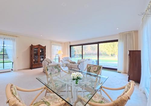 Weiterer Wohnbereich  mit Terrasse und Waldblick