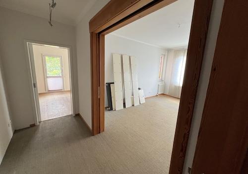 rechts das Wohnzimmer