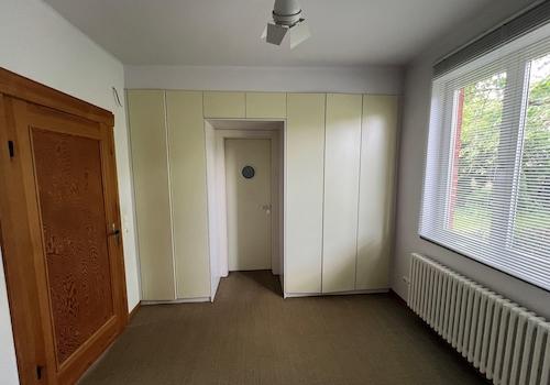 Einbauschrank / Tür zum Bad