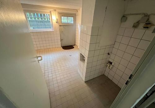 Waschküche mit Außentür