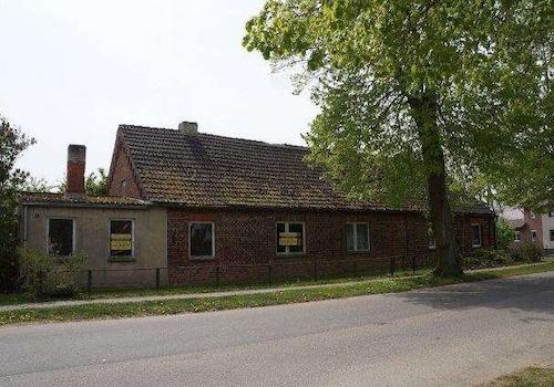 Ansicht mit Anbau links