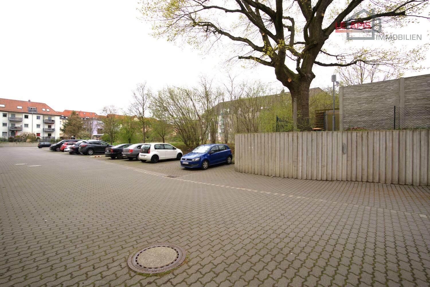 Garten- u. Hofbreich inkl. PKW-Stellplätze