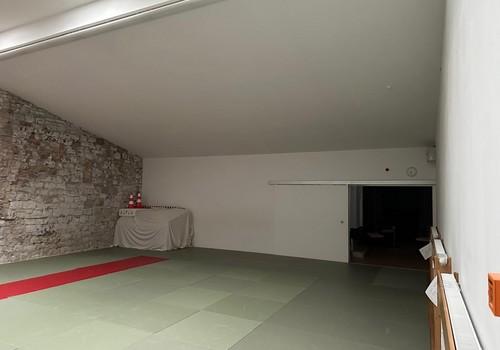 Sporthalle mit Zugang