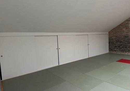 Sporthalle mit Abstellflächen