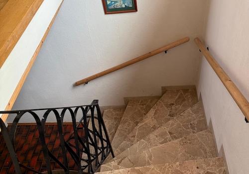 Treppe ins Untergeschoß