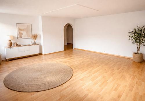 Helles Wohnzimmer mit modernem Design