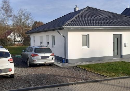 Bungalow mit Stellplätzen