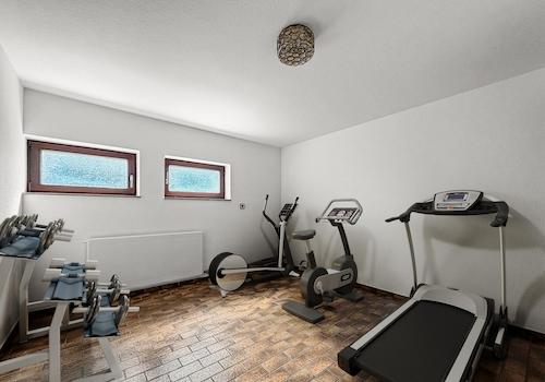 Gym/Hobby (Home staged)