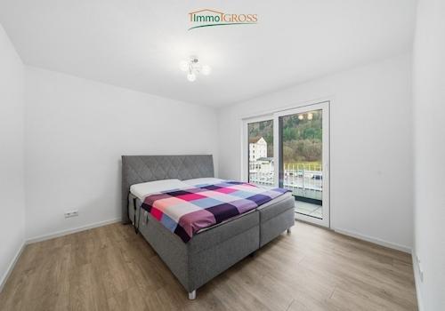 Schlafzimmer mit Zugang zur Dachterrasse