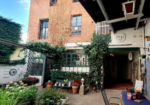 Nebengebäude mit Garage