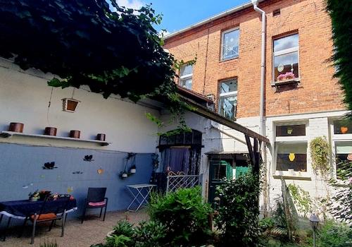 Rückansicht mit Zwischenhof