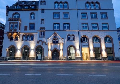 Ansicht Fassade Dämmerung