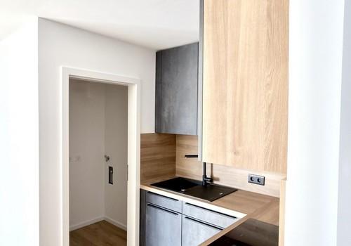 Küche mit Blick zum Waschraum