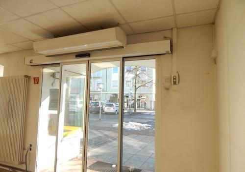 Eingangsbereich mit Luftschleier