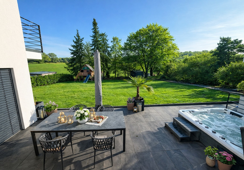 Terrasse mit Whirlpool