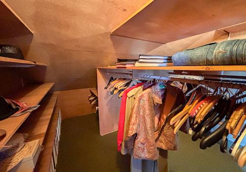 Ankleide Schlafzimmer links DG