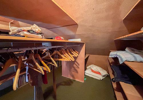 Ankleide Schlafzimmer rechts DG 