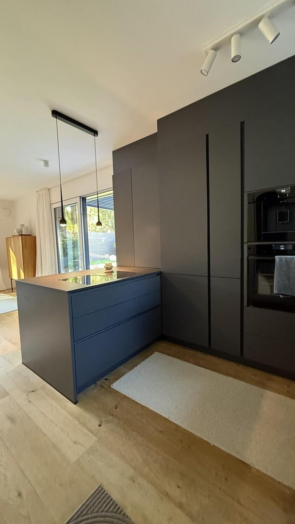 Designküche mit Kochinsel