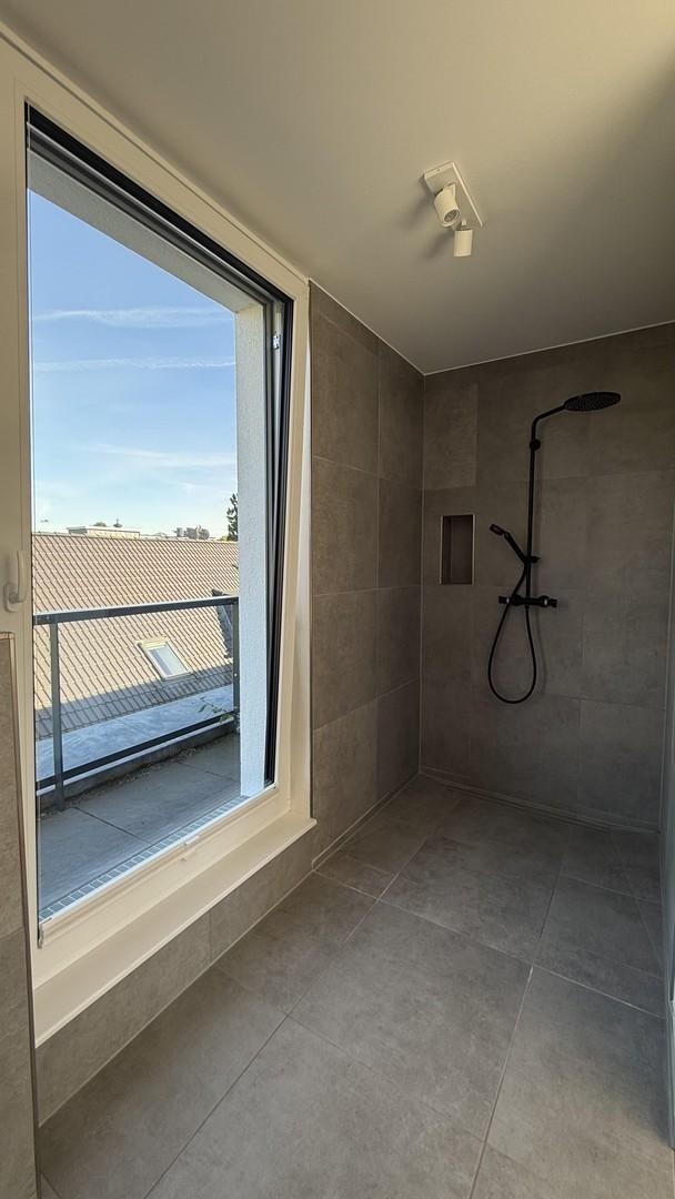 Badezimmer mit Fenster