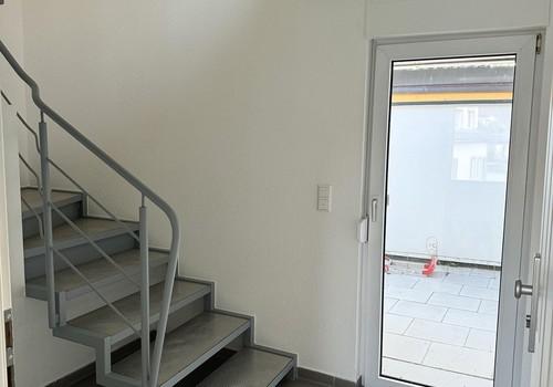 Hauseingang mit Terasse