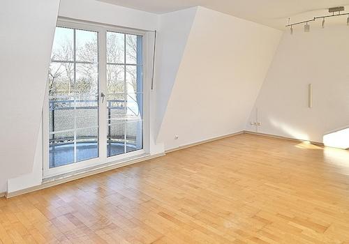 Wohnzimmer Zugang 1. Balkon