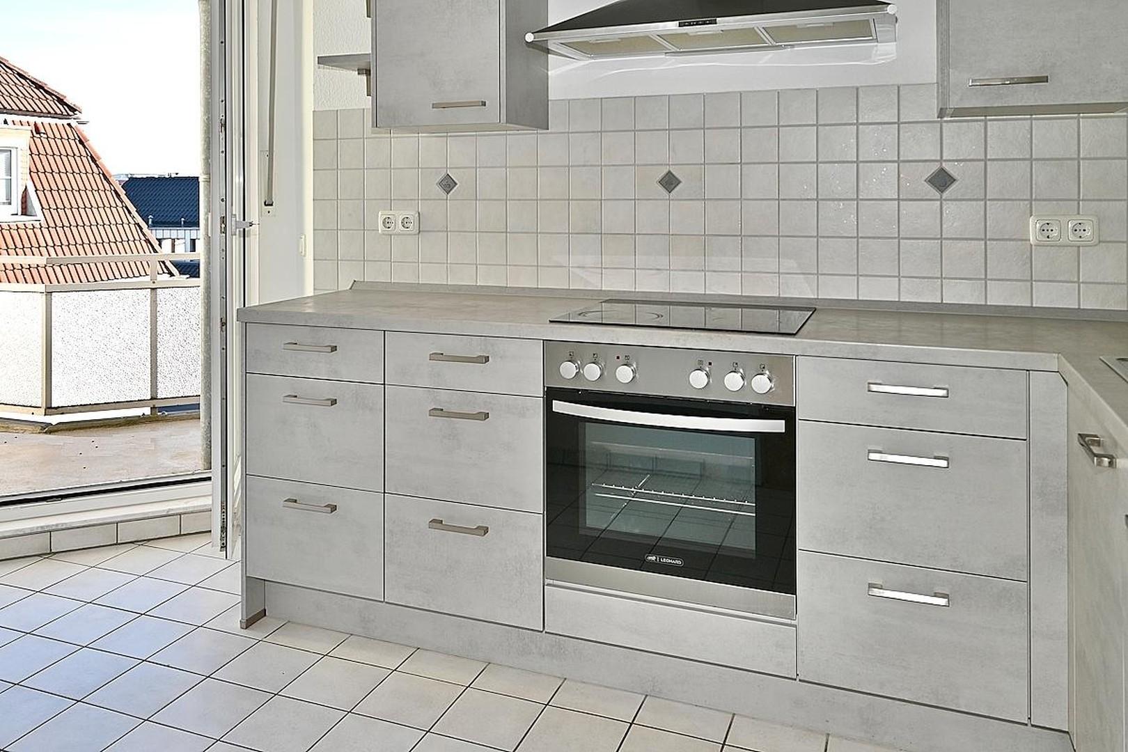 Küche mit Einbauküche