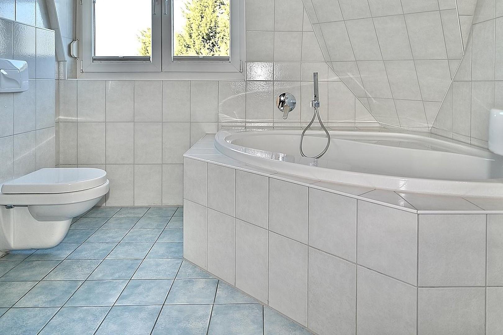 Badezimmer Eckbadewanne