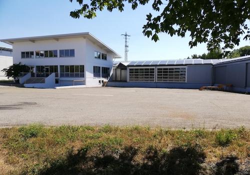 Bürogebäude mit Loftbüro