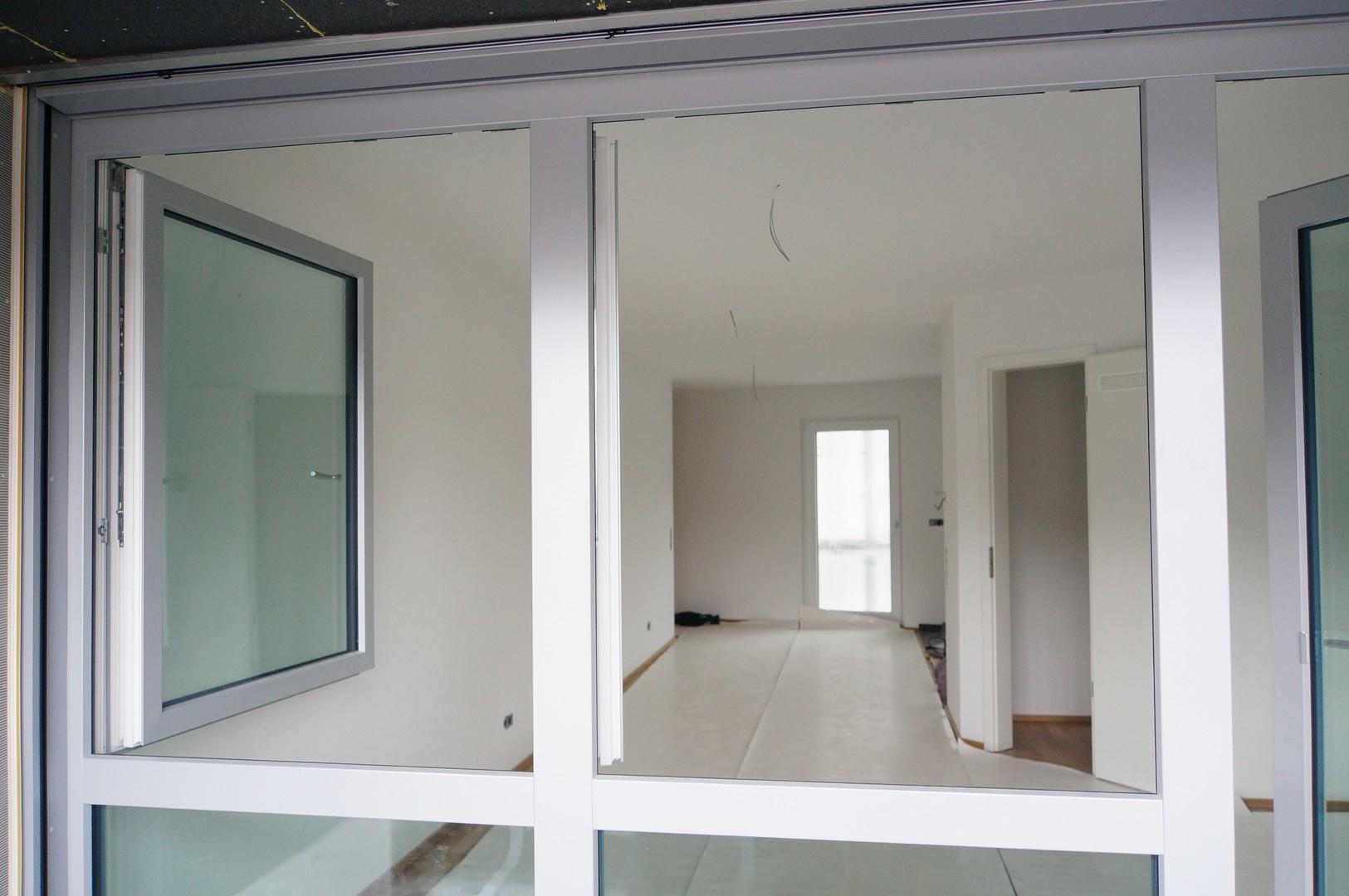 Balkon - Blick ins WoZi