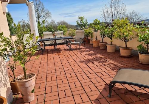 Mediterrane, O/S/W Terrasse