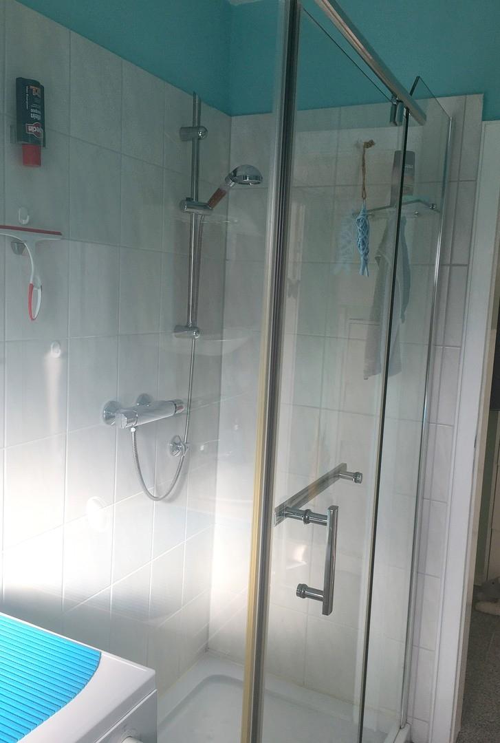 Bad mit gr.ebenerdiger Dusche