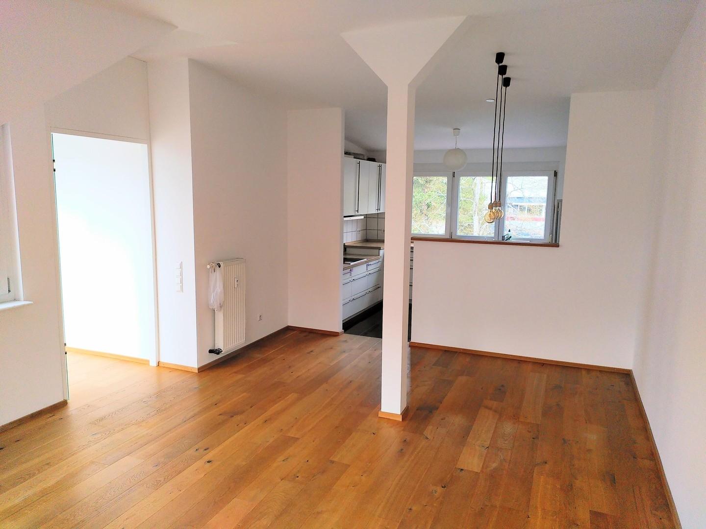 Wohnzimmer, Blick --> Küche