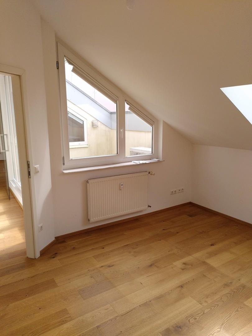 Arbeitszimmer neben Terrasse