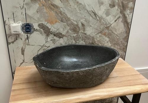 Flussstein Waschbecken